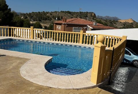 HOUSE WITH THE POOL IN LA NUCIA