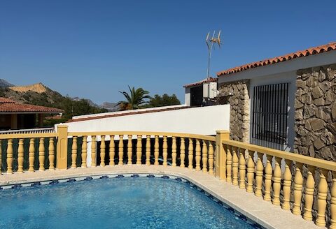 HOUSE WITH THE POOL IN LA NUCIA